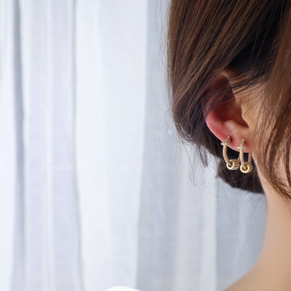 NEW 14K Gold Plated Diamond Circle Huggie Hoops - Picture 4 of 5